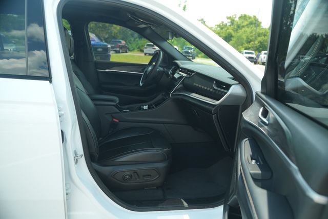 Used 2024 Jeep Grand Cherokee L Limited w/ Luxury Tech Group II RWD image 21