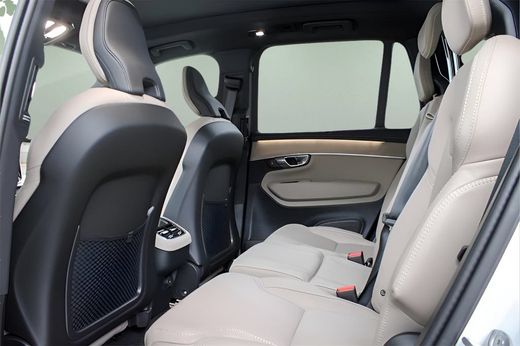 Used 2026 Volvo XC90 B6 Ultra w/ Protection Package AWD/4WD image 18