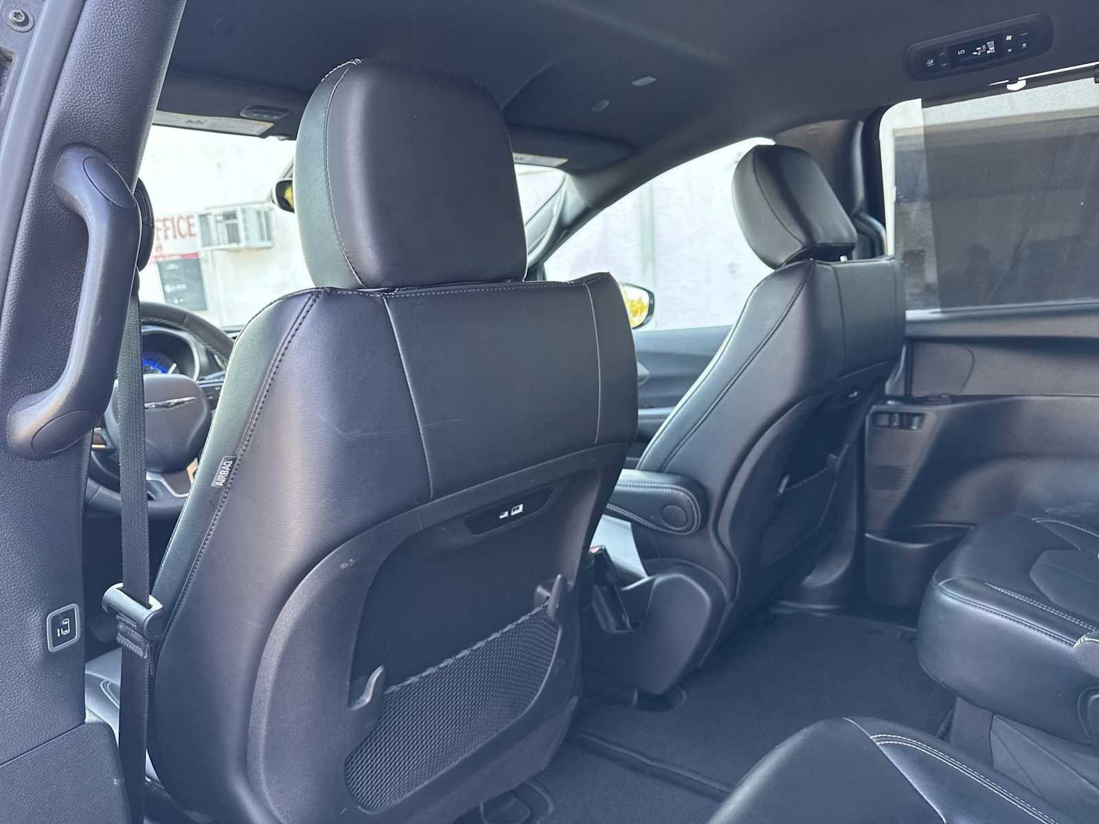 Used 2025 Chrysler Pacifica Select FWD image 17