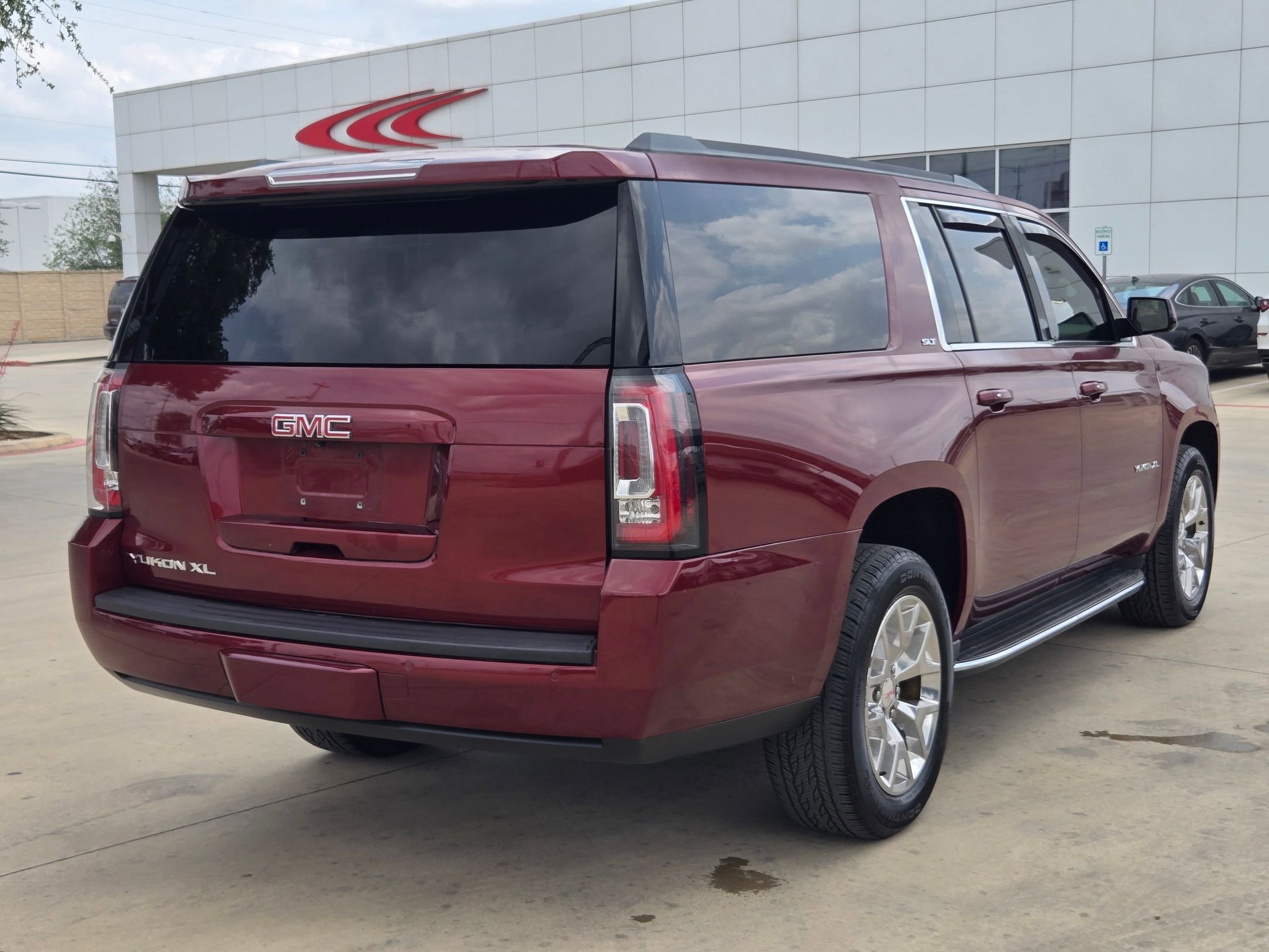 Used 2016 GMC Yukon XL SLT w/ Open Road Package image 7