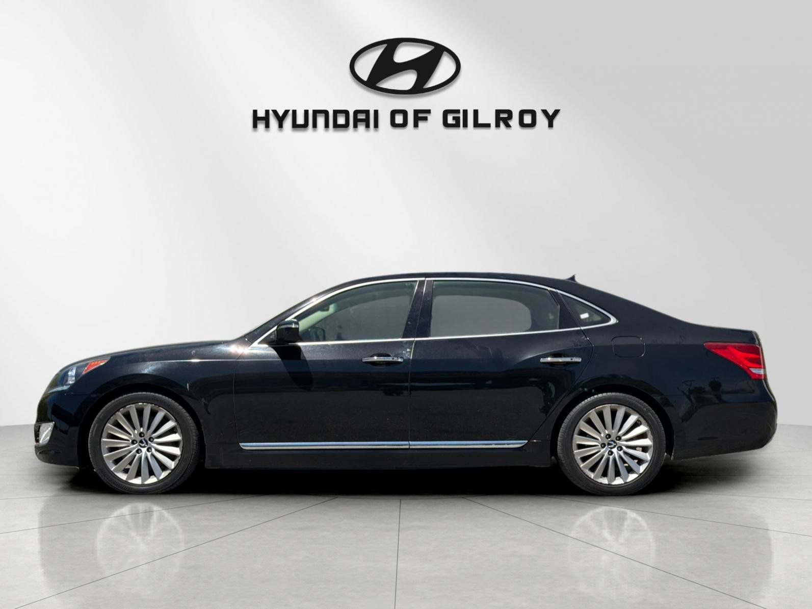 Used 2016 Hyundai Equus Signature RWD image 2