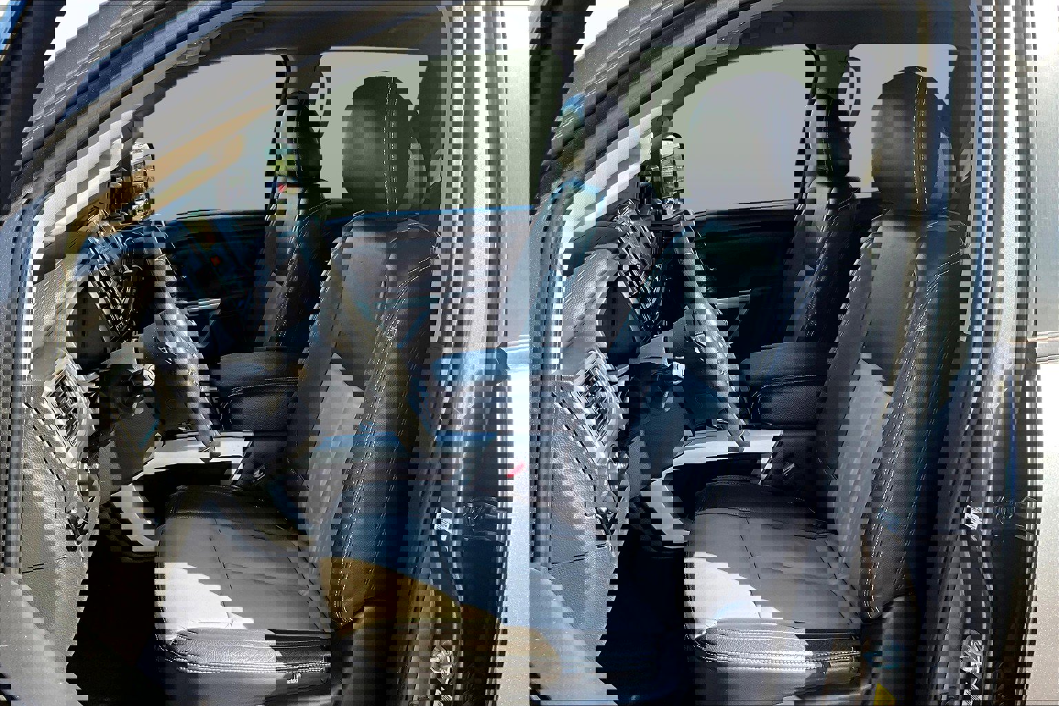 Used 2021 Nissan Titan SV w/ SV Convenience Package image 24