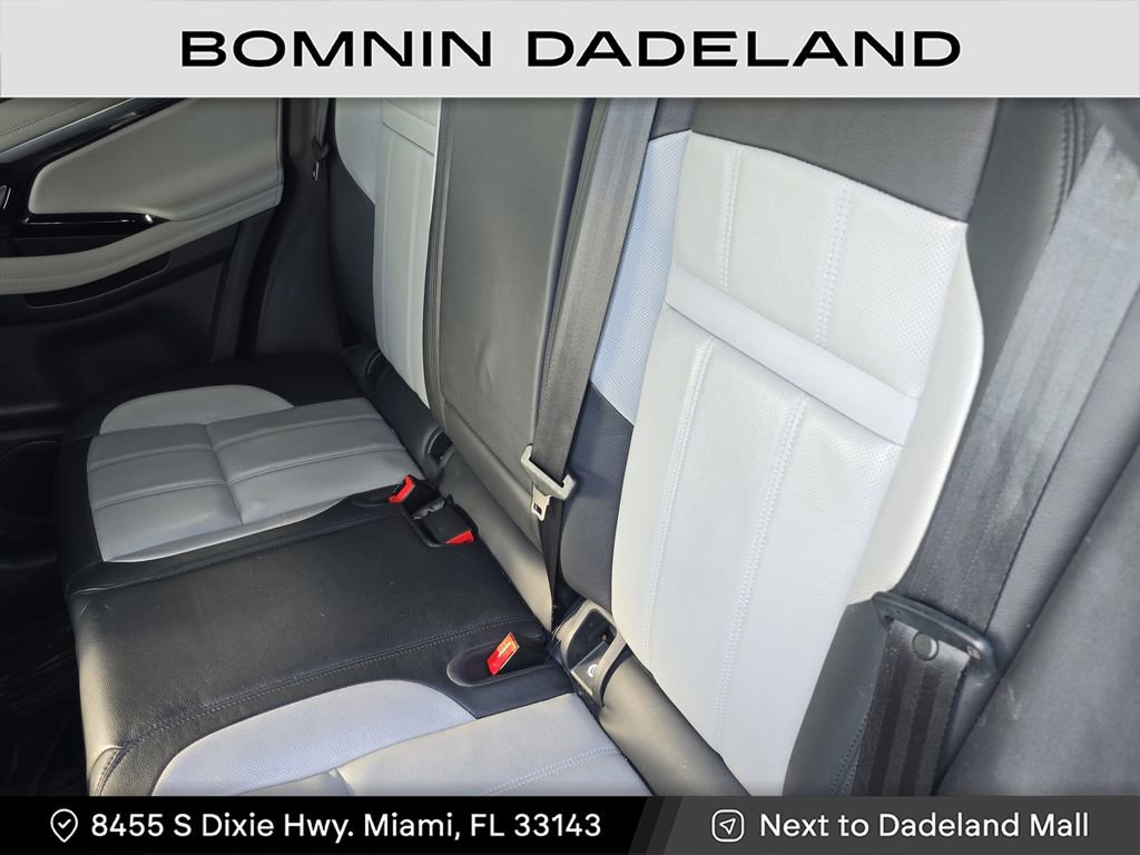 Used 2020 Land Rover Range Rover Evoque R-Dynamic SE image 11