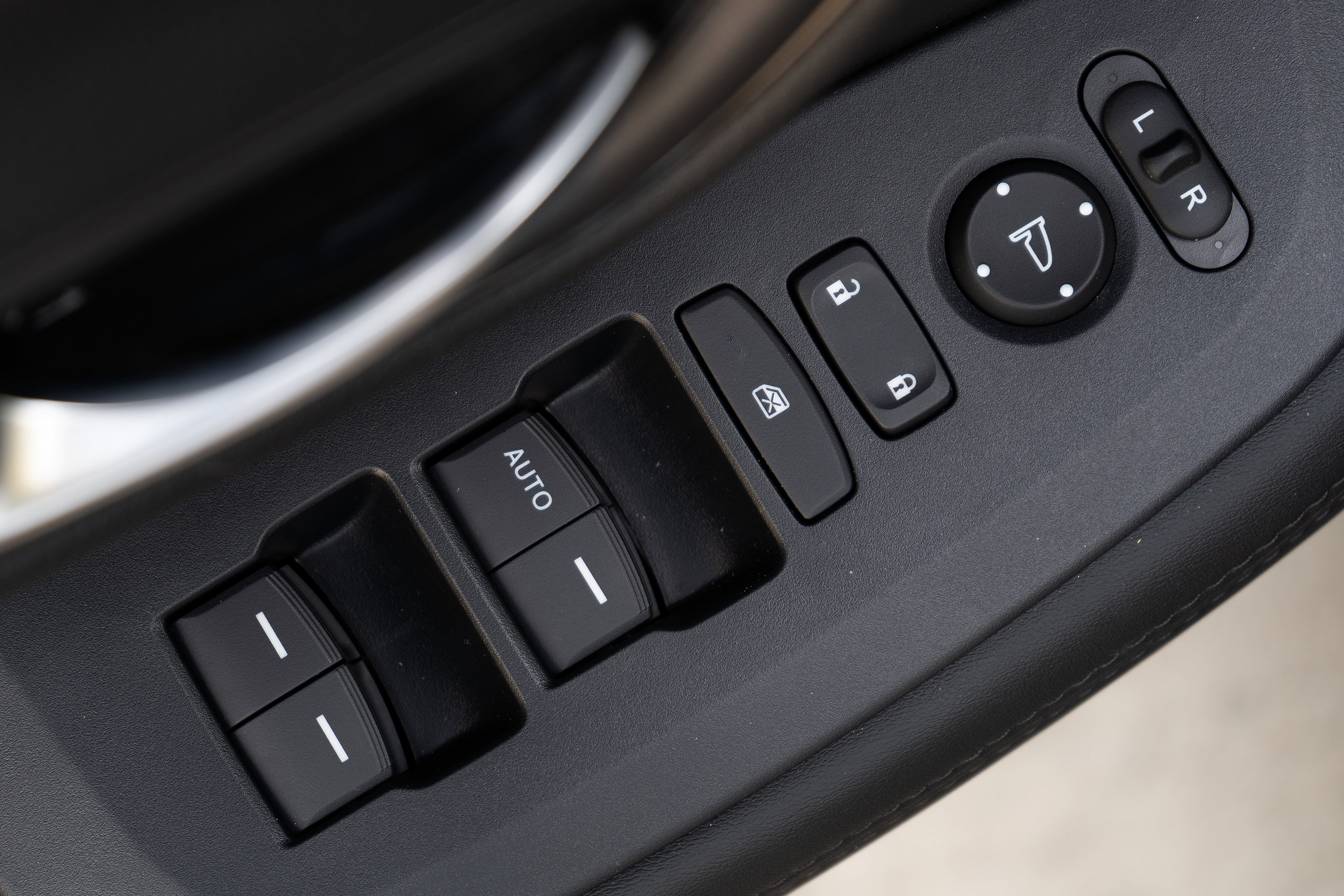 Certified 2026 Honda HR-V LX image 39