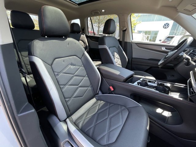 New 2025 Volkswagen Atlas Peak Edition SE image 29