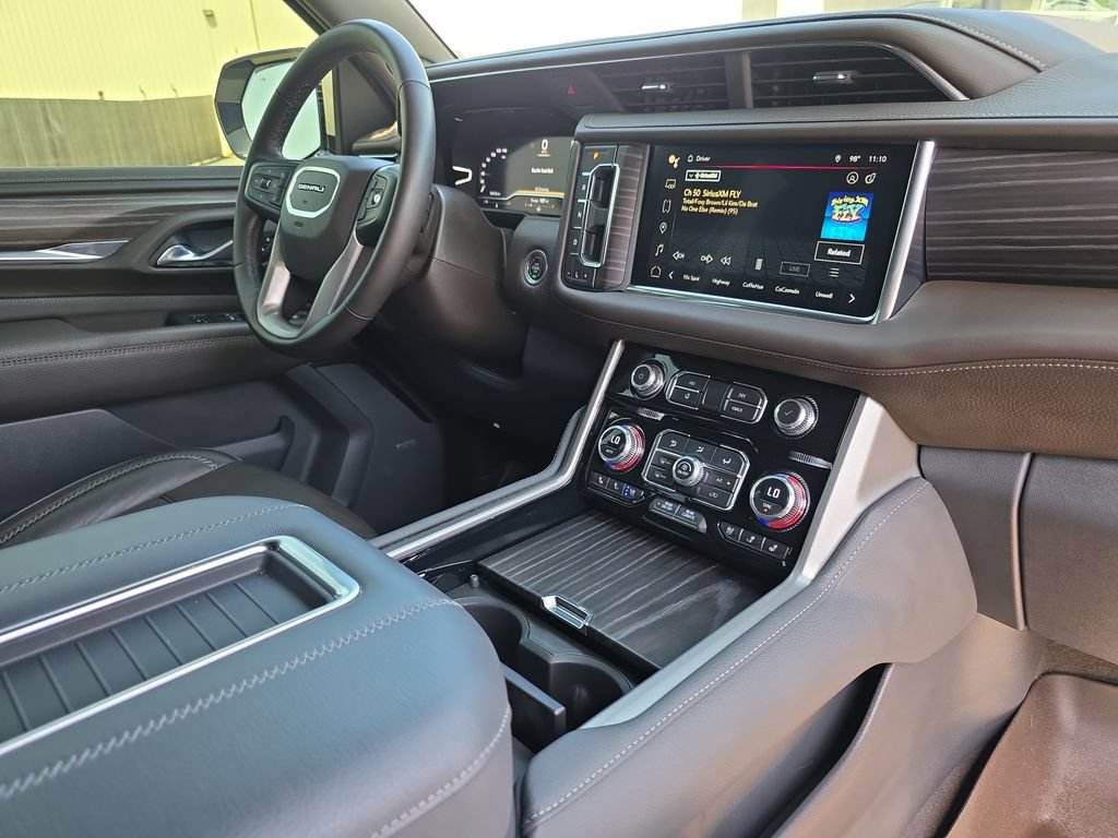 Used 2023 GMC Yukon Denali RWD image 17