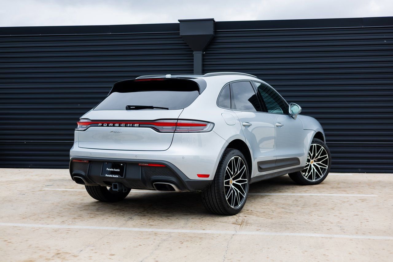 Certified 2025 Porsche Macan image 7