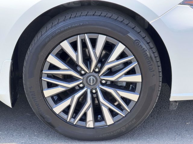 Used 2023 Nissan Altima 2.5 SV w/ SV Premium Package AWD/4WD image 9