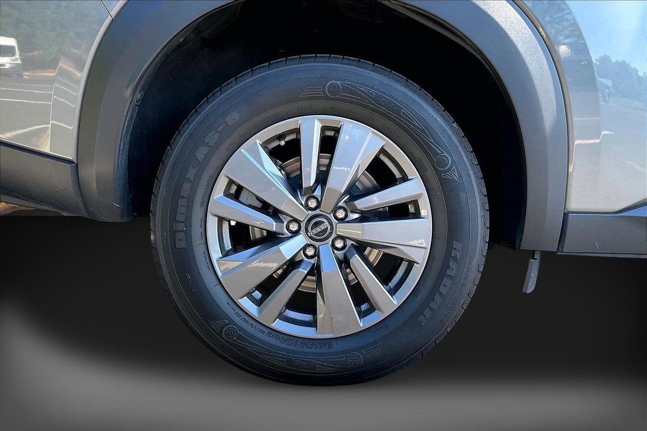Used 2025 Nissan Pathfinder SV AWD/4WD image 36