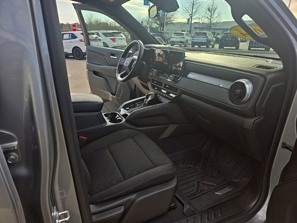 Used 2024 Chevrolet Colorado LT w/ LT Convenience Package image 35
