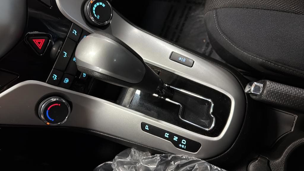 Used 2016 Chevrolet Cruze LT FWD image 17