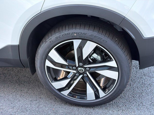 New 2026 Volvo XC40 B5 Ultra w/ Protection Package Premier AWD/4WD image 6