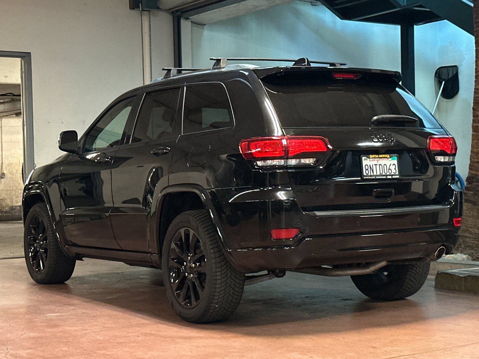 Certified 2020 Jeep Grand Cherokee Altitude AWD/4WD image 3