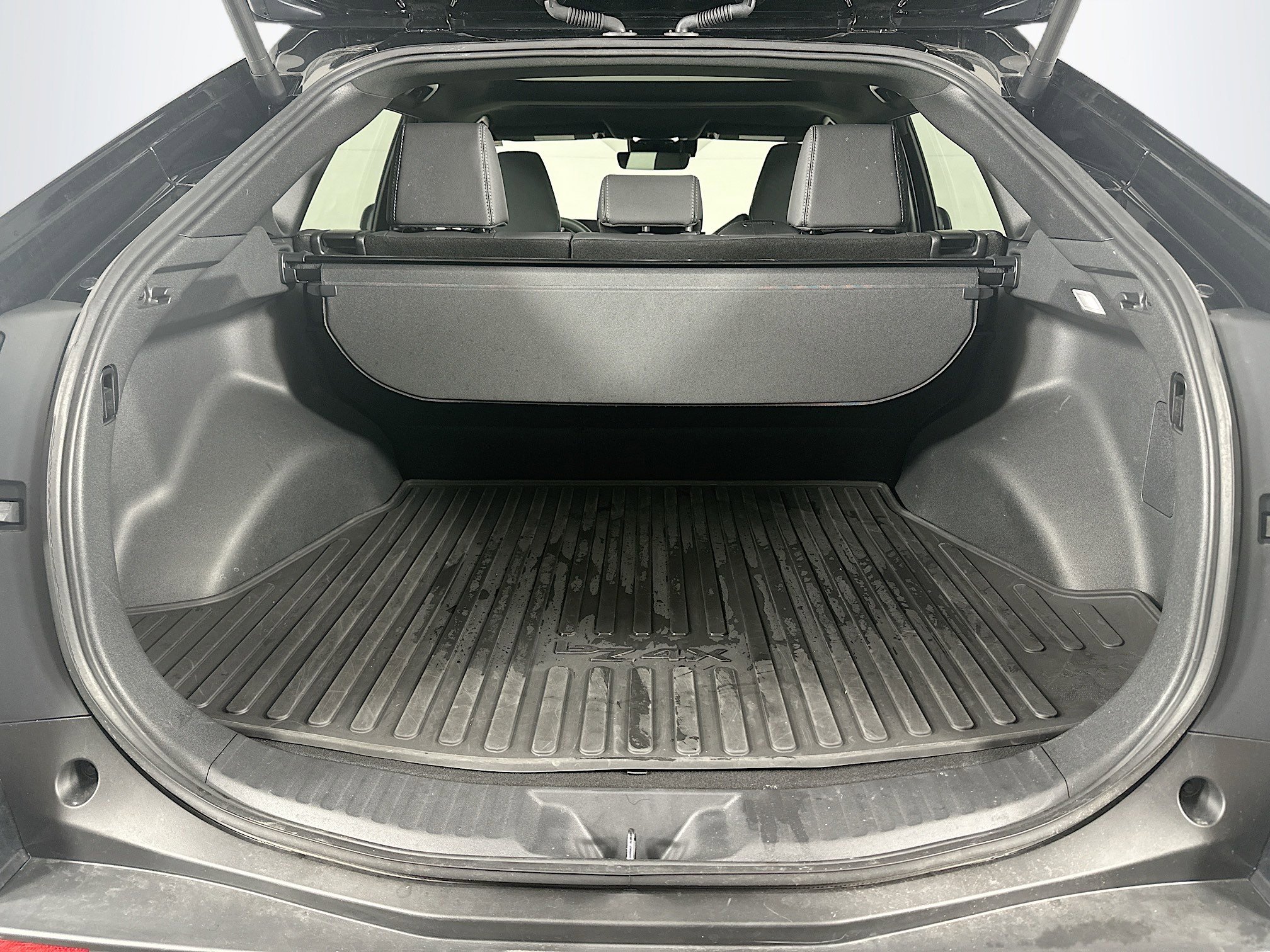 Used 2025 Toyota bZ4X AWD w/ Weather Package image 28