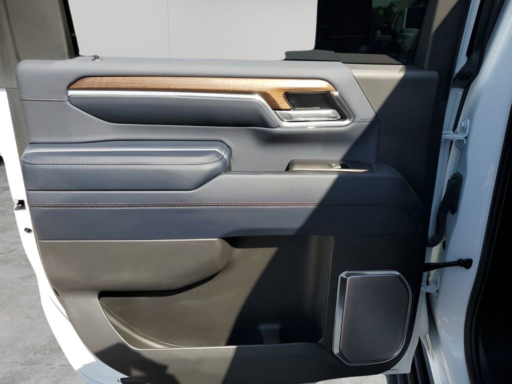 Used 2024 Chevrolet Silverado 2500 High Country w/ Technology Package image 18