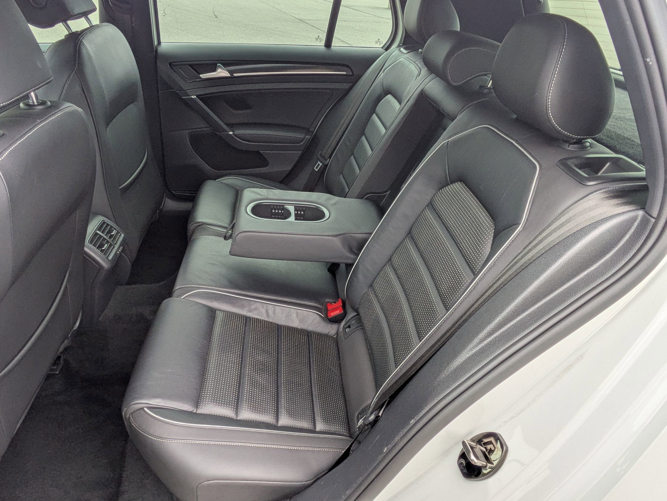 Used 2019 Volkswagen Golf R 4-Door image 23