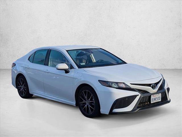 Used 2021 Toyota Camry SE image 3