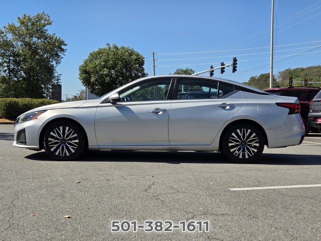 Used 2023 Nissan Altima 2.5 SV FWD image 2