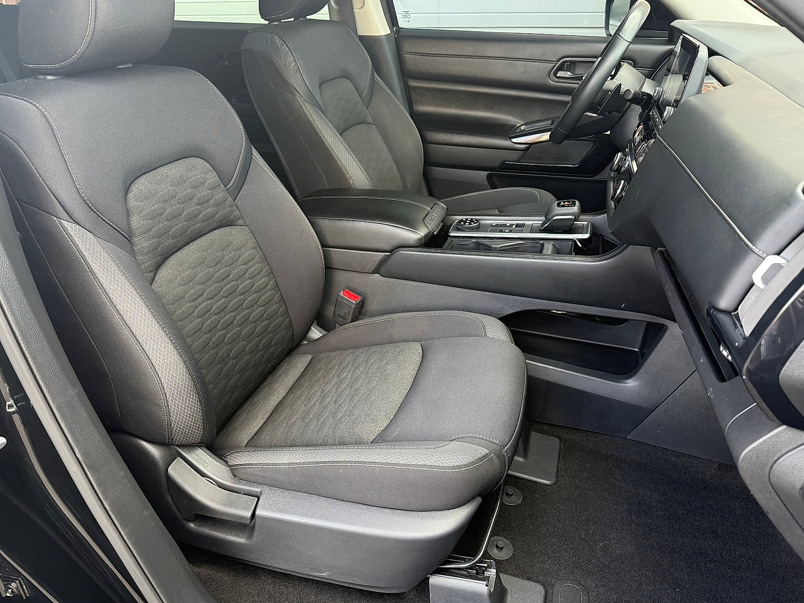 Used 2023 Nissan Pathfinder SV AWD/4WD image 37