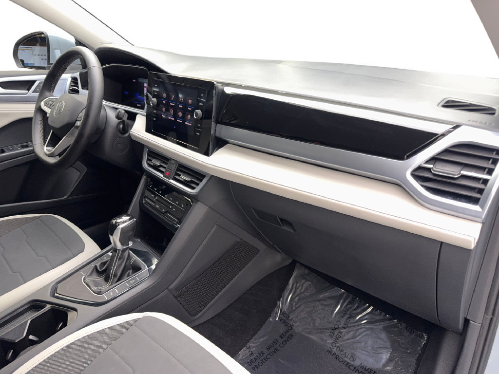 Used 2025 Volkswagen Taos SE FWD image 55
