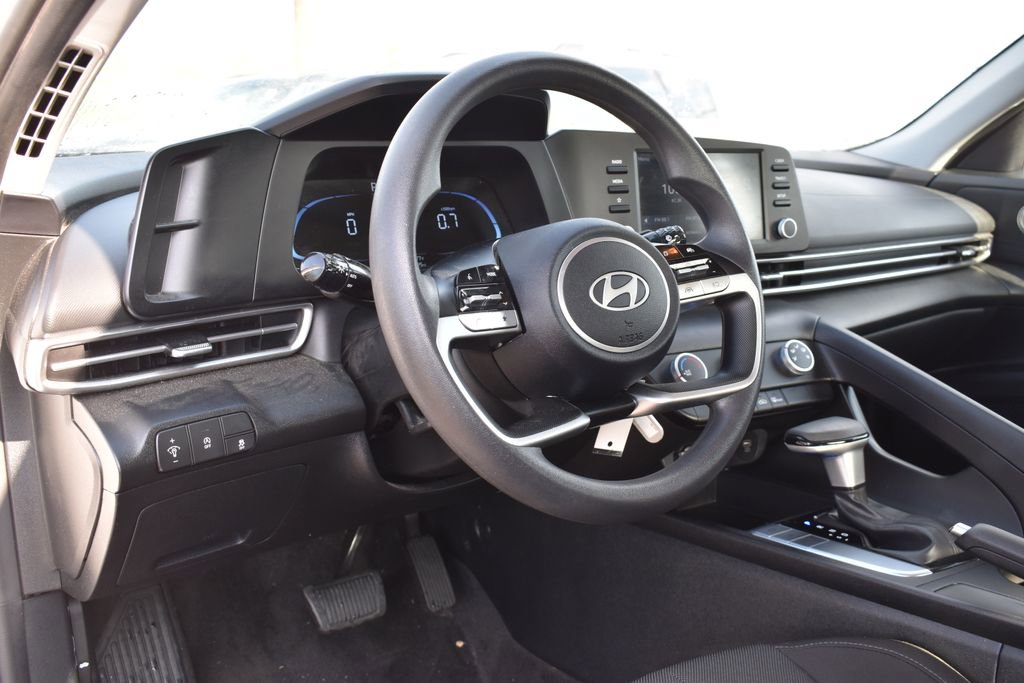 Used 2024 Hyundai Elantra SE image 10