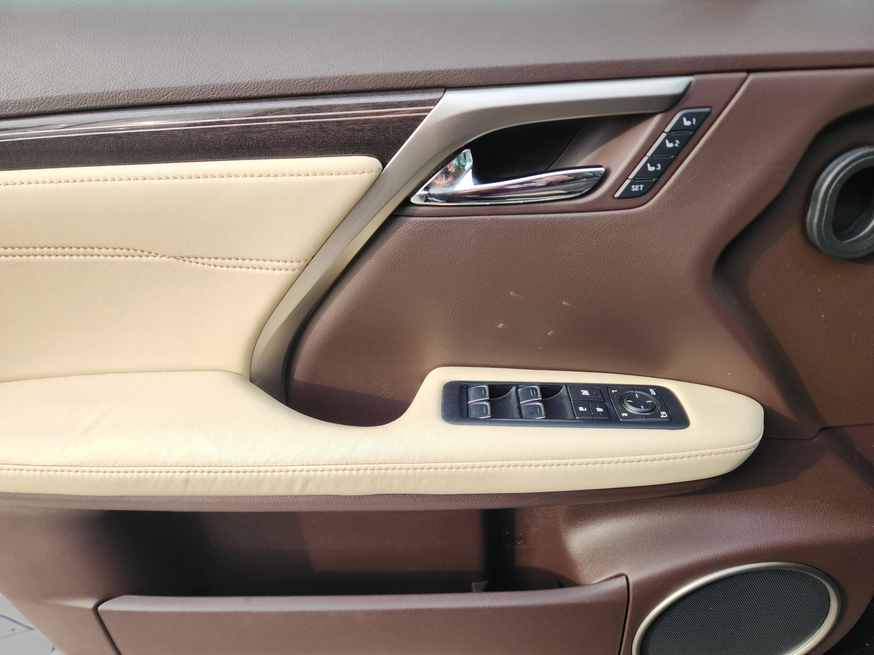 Used 2016 Lexus RX 450h FWD w/ Luxury Package image 18
