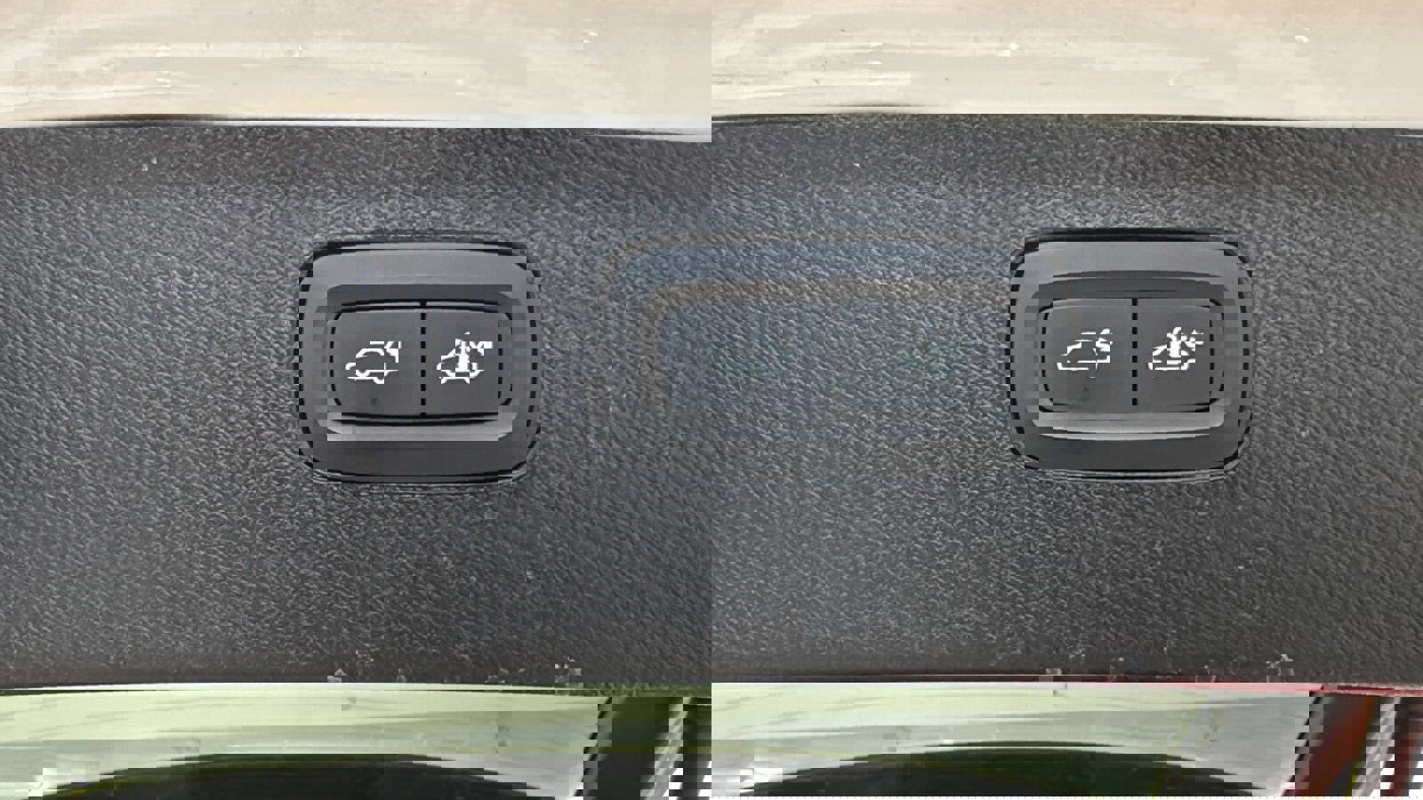 Used 2024 Volvo XC90 B6 Plus w/ Protection Package Premier image 31