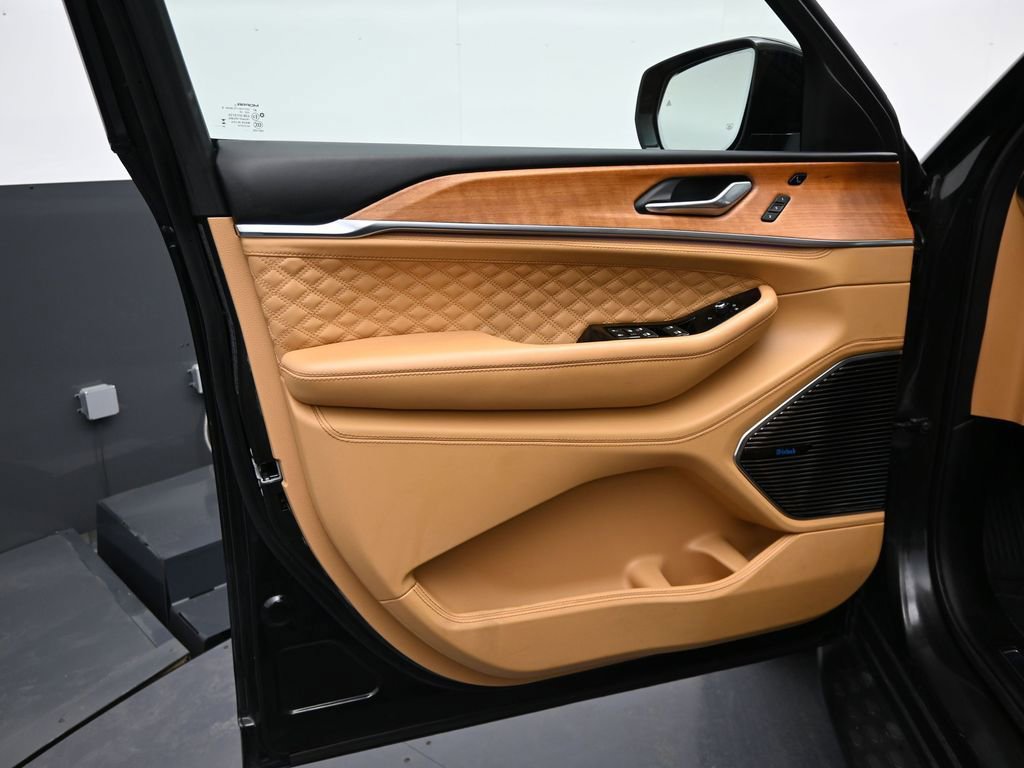 Used 2024 Jeep Grand Cherokee L Summit image 12