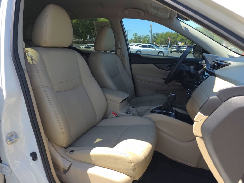 Used 2017 Nissan Rogue SV FWD image 15