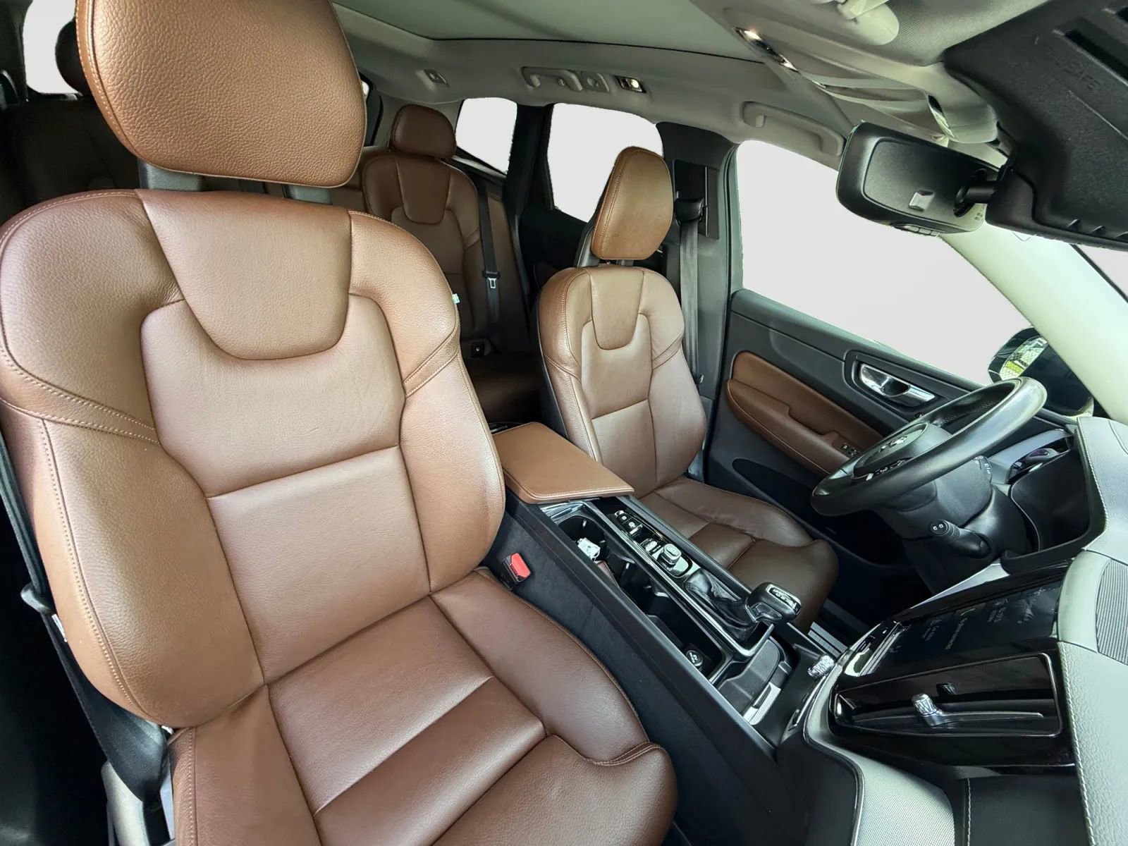 Used 2018 Volvo XC60 T6 Inscription w/ Convenience Package AWD/4WD image 19
