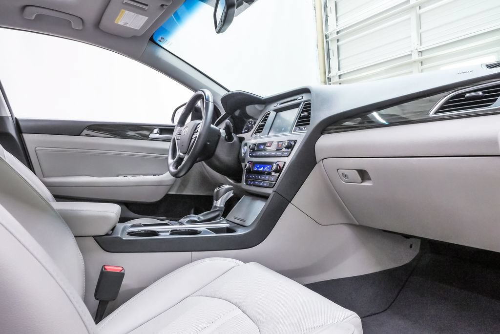 Used 2017 Hyundai Sonata Limited w/ Cargo Package FWD image 13