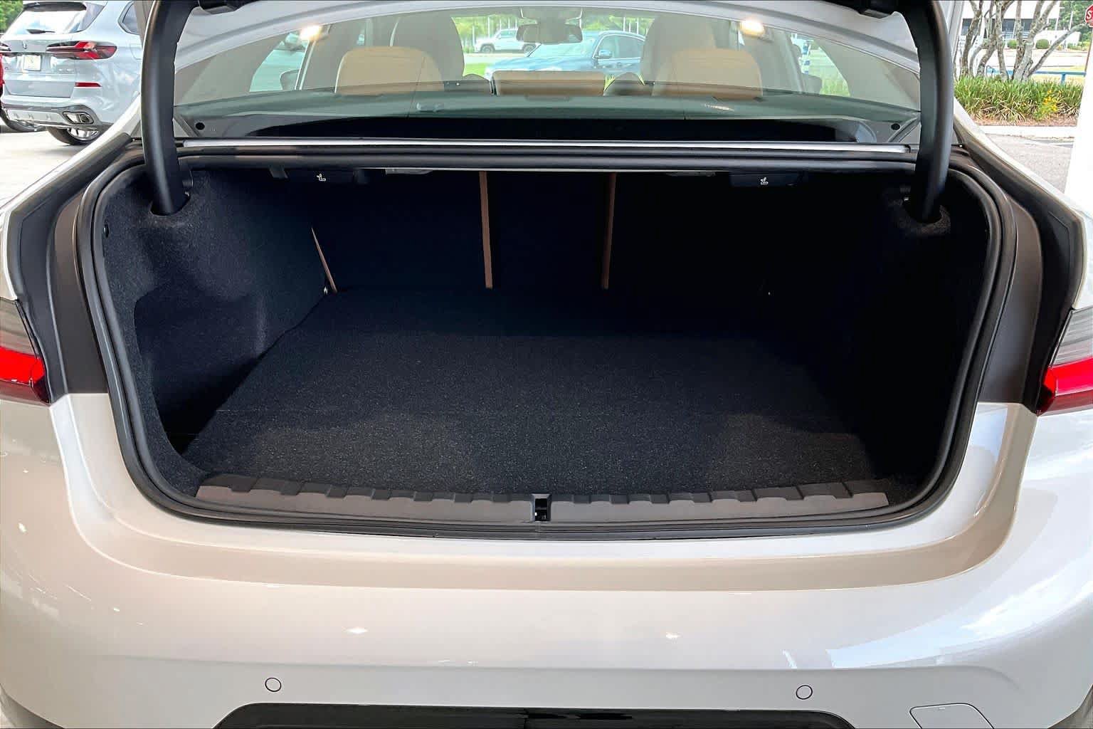 New 2026 BMW 330i Sedan w/ M Sport Package RWD image 18