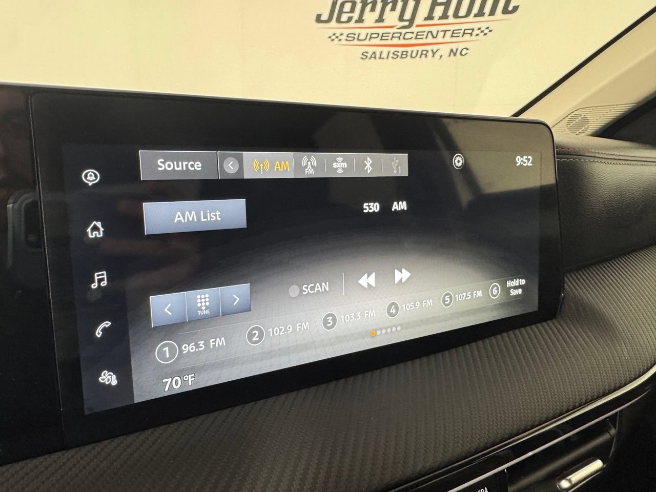 Used 2025 Nissan Kicks SR FWD image 17