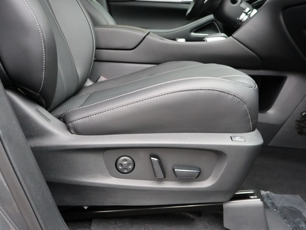 Used 2025 INFINITI QX60 Sensory w/ Cargo Package AWD/4WD image 12
