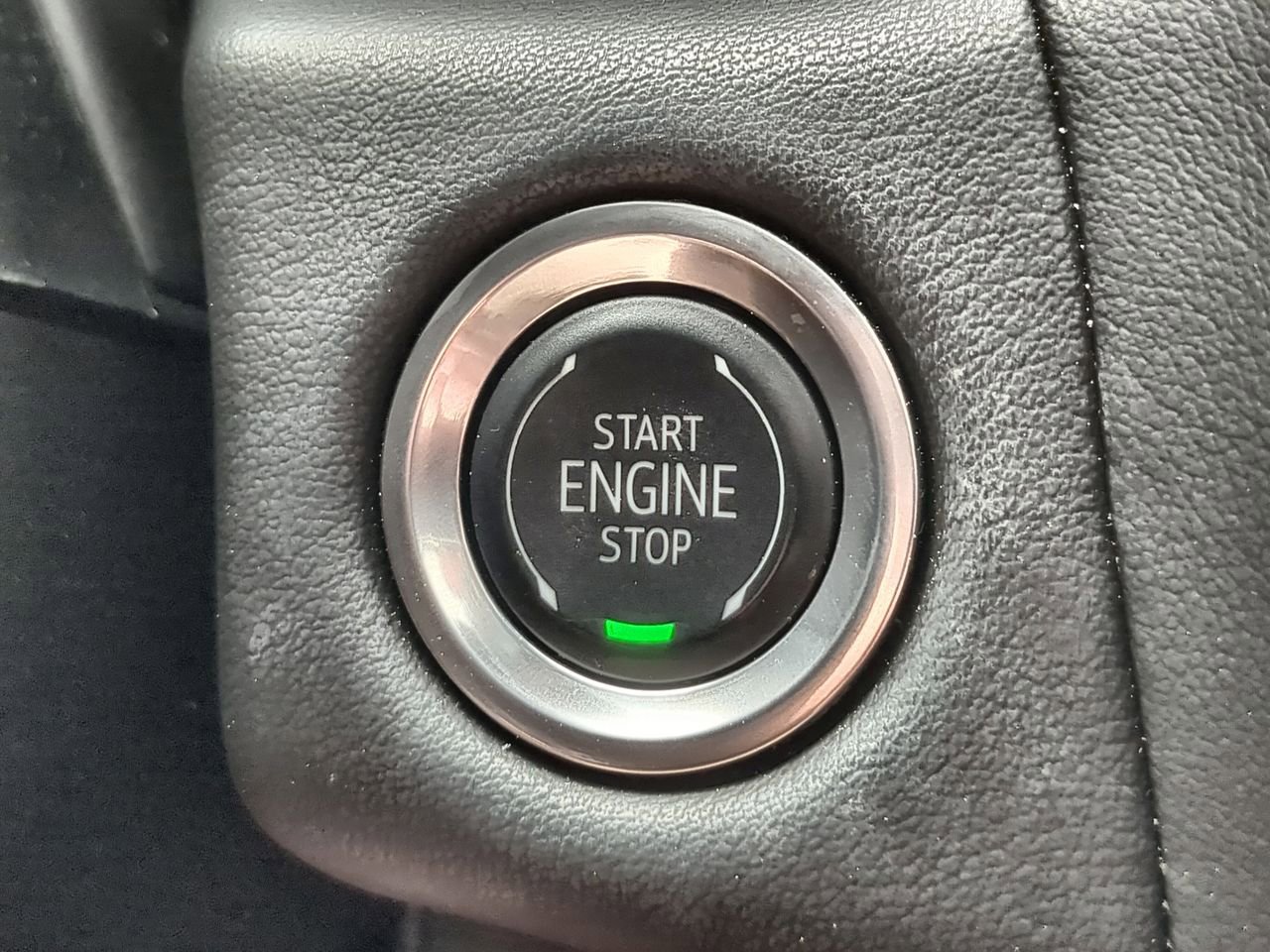 Used 2024 GMC Yukon AT4 w/ Technology Package image 17