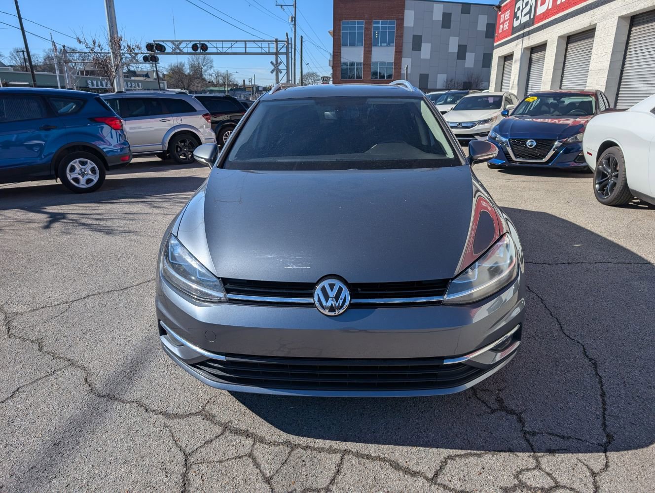 Used 2018 Volkswagen Golf SEL image 3