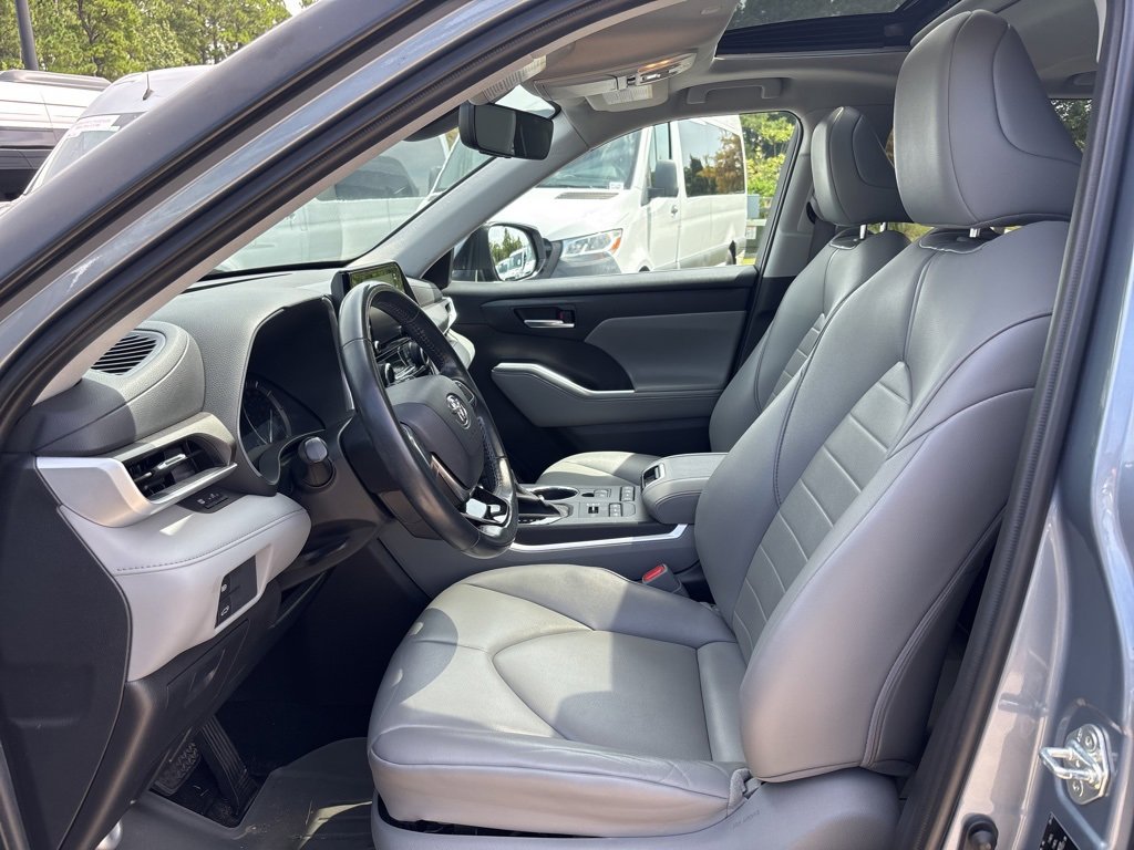 Used 2021 Toyota Highlander XLE image 49