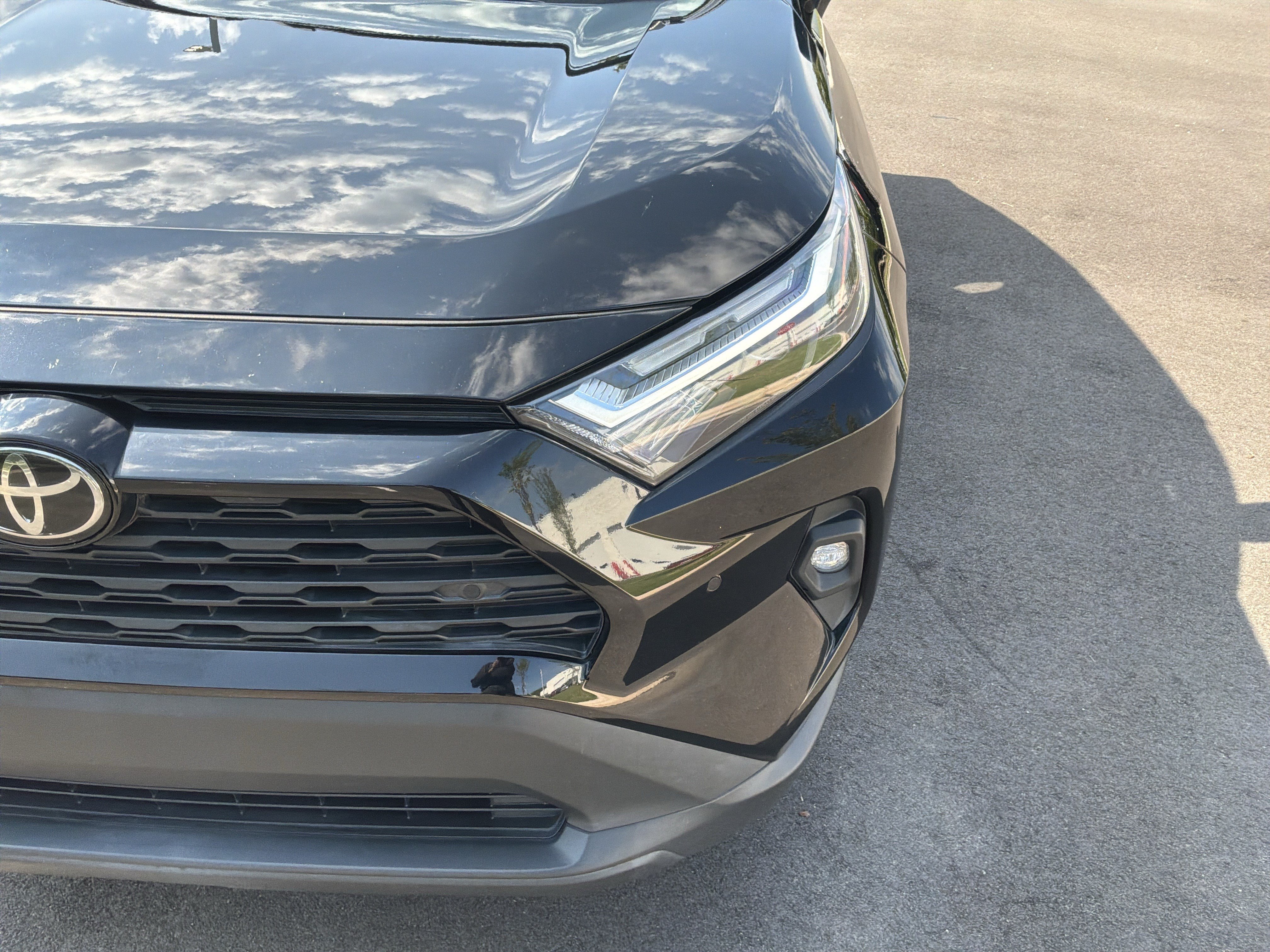 Used 2023 Toyota RAV4 XLE Premium AWD/4WD image 6