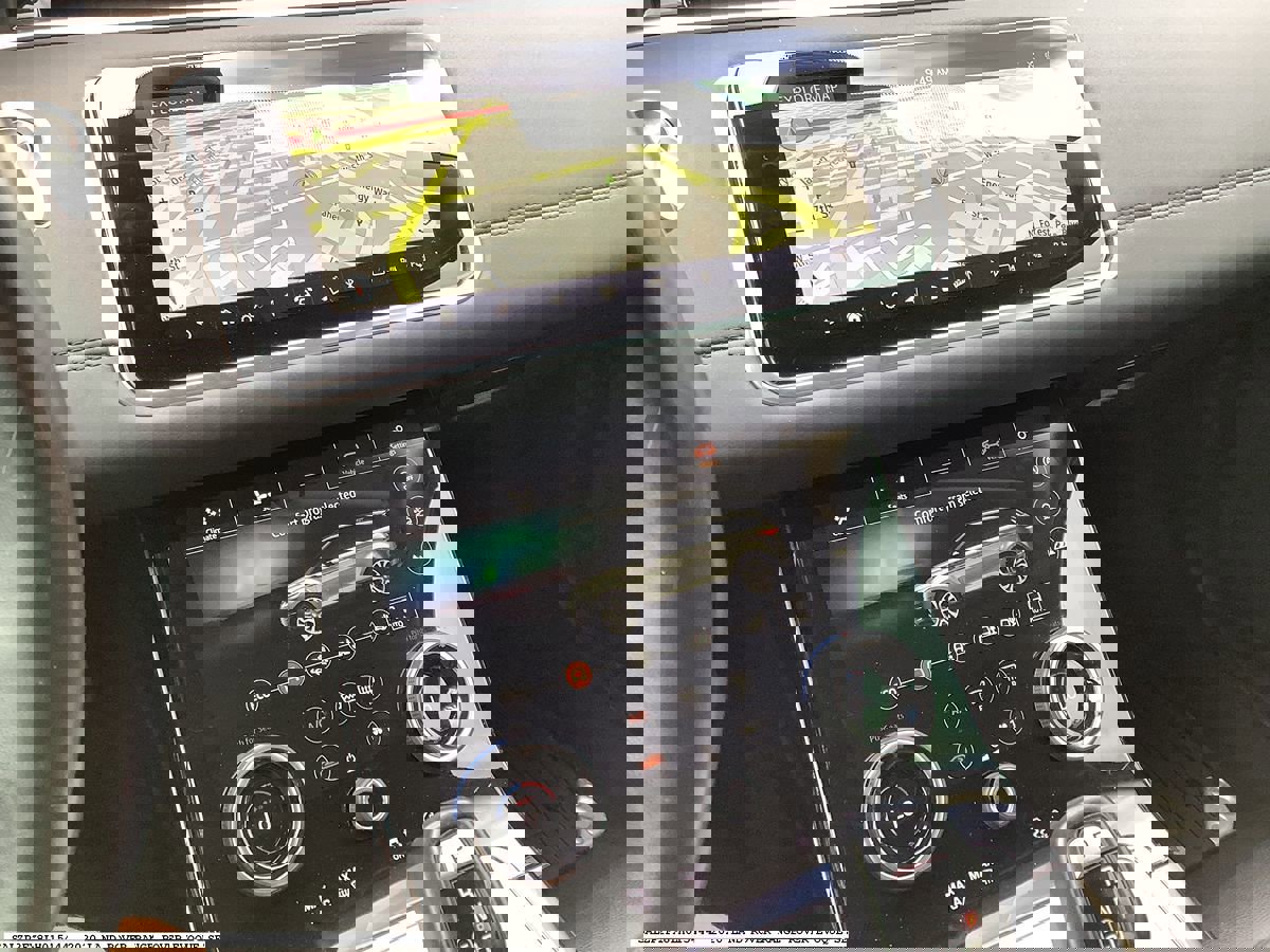 Used 2020 Land Rover Range Rover Evoque SE image 9