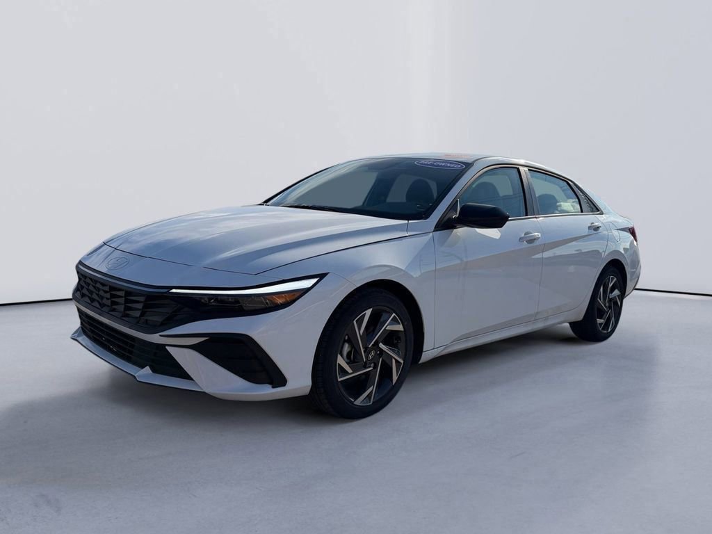 Used 2025 Hyundai Elantra Sport image 7