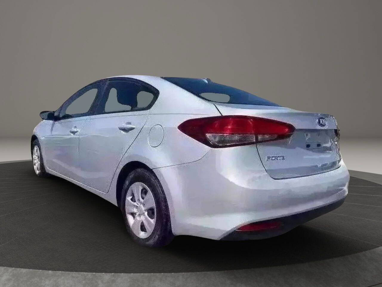 Used 2017 Kia Forte LX image 5