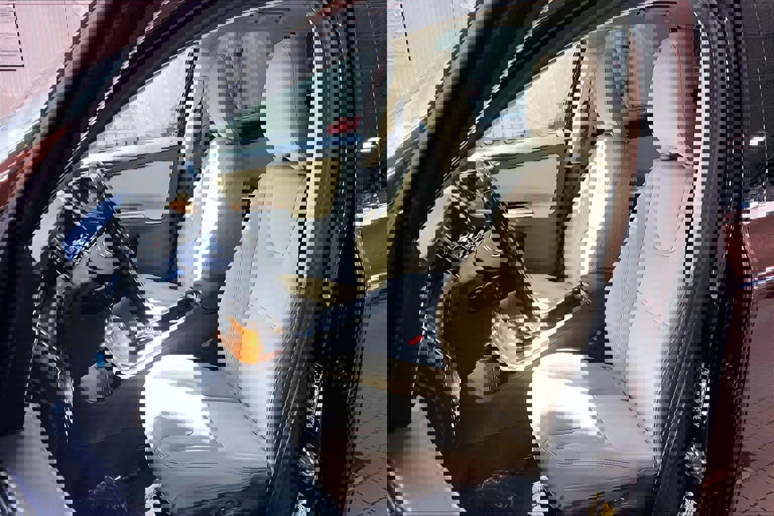 Used 2017 Volvo XC60 T6 Inscription w/ Climate Package AWD/4WD image 9