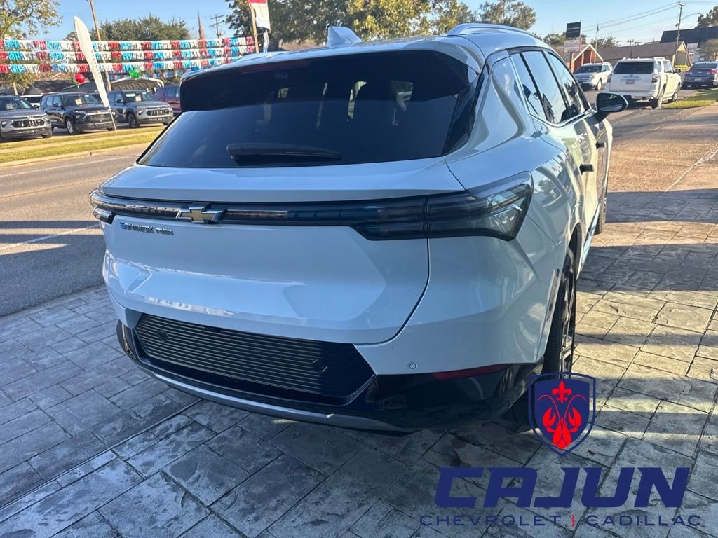 New 2026 Chevrolet Equinox EV LT w/ Convenience Package II AWD/4WD image 16