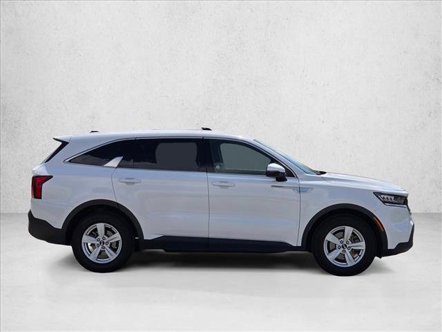 Used 2021 Kia Sorento LX FWD image 4