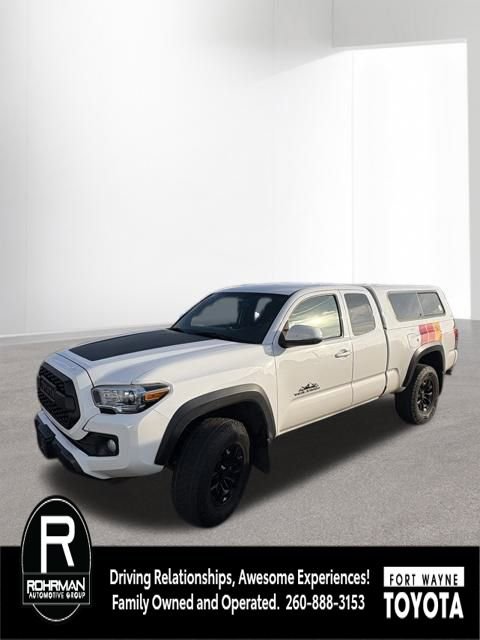 Used 2017 Toyota Tacoma TRD Off-Road image 9