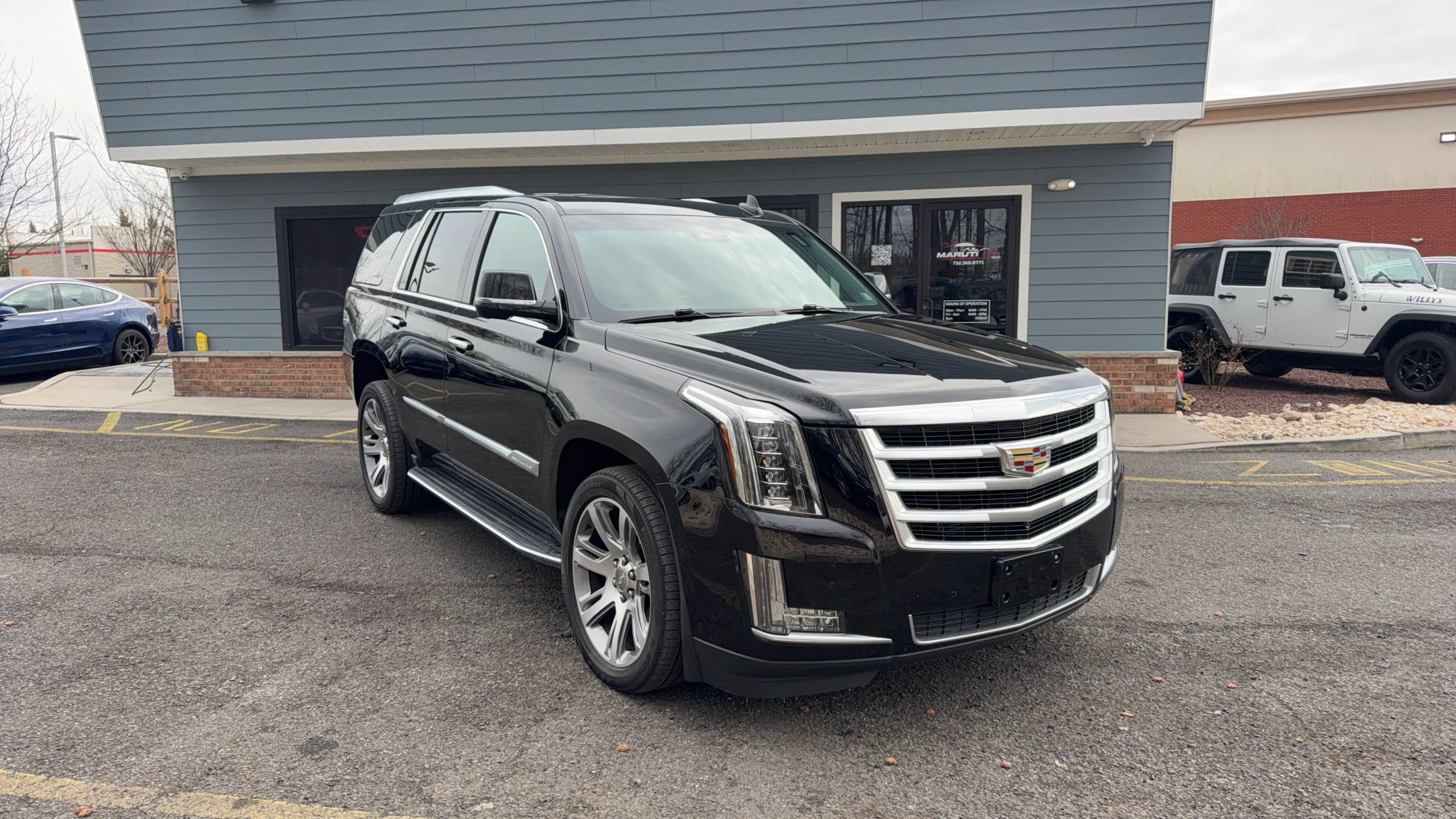 Used 2016 Cadillac Escalade Luxury AWD/4WD image 3