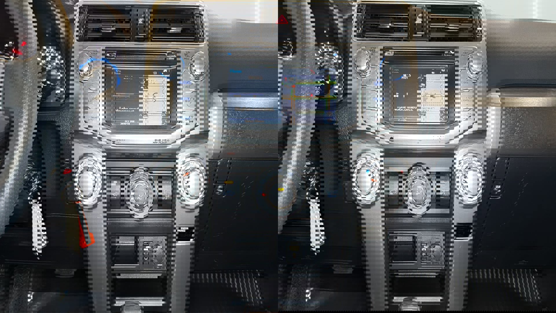 Used 2018 Toyota 4Runner SR5 AWD/4WD image 16