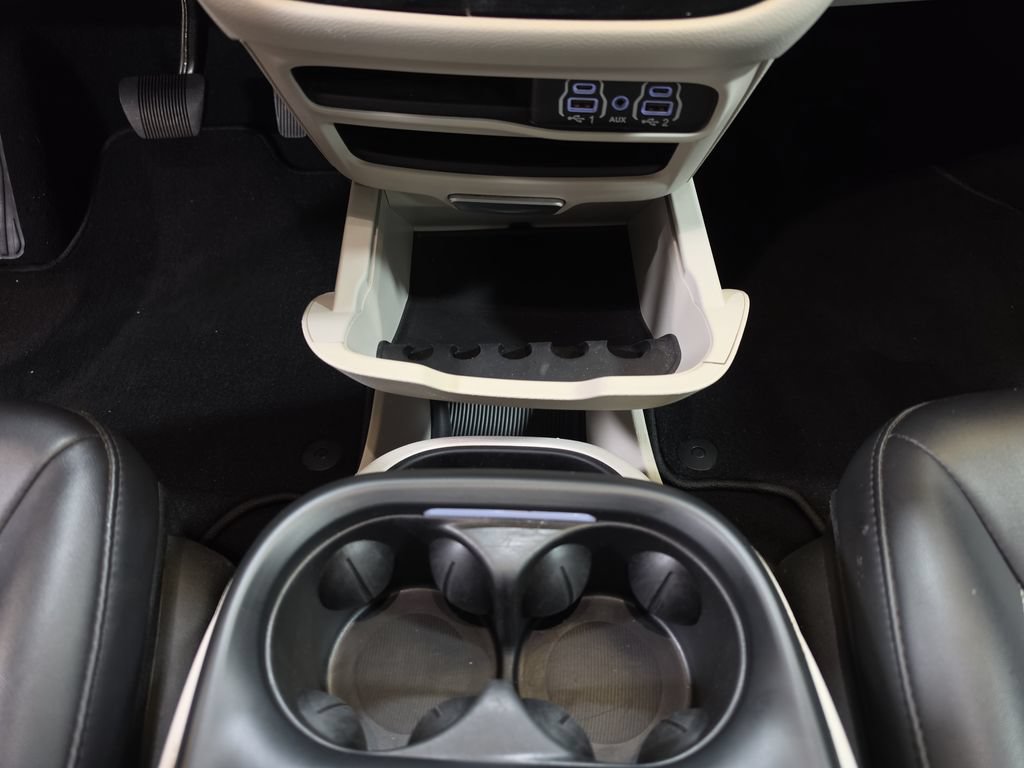 Used 2024 Chrysler Pacifica Touring-L FWD image 22