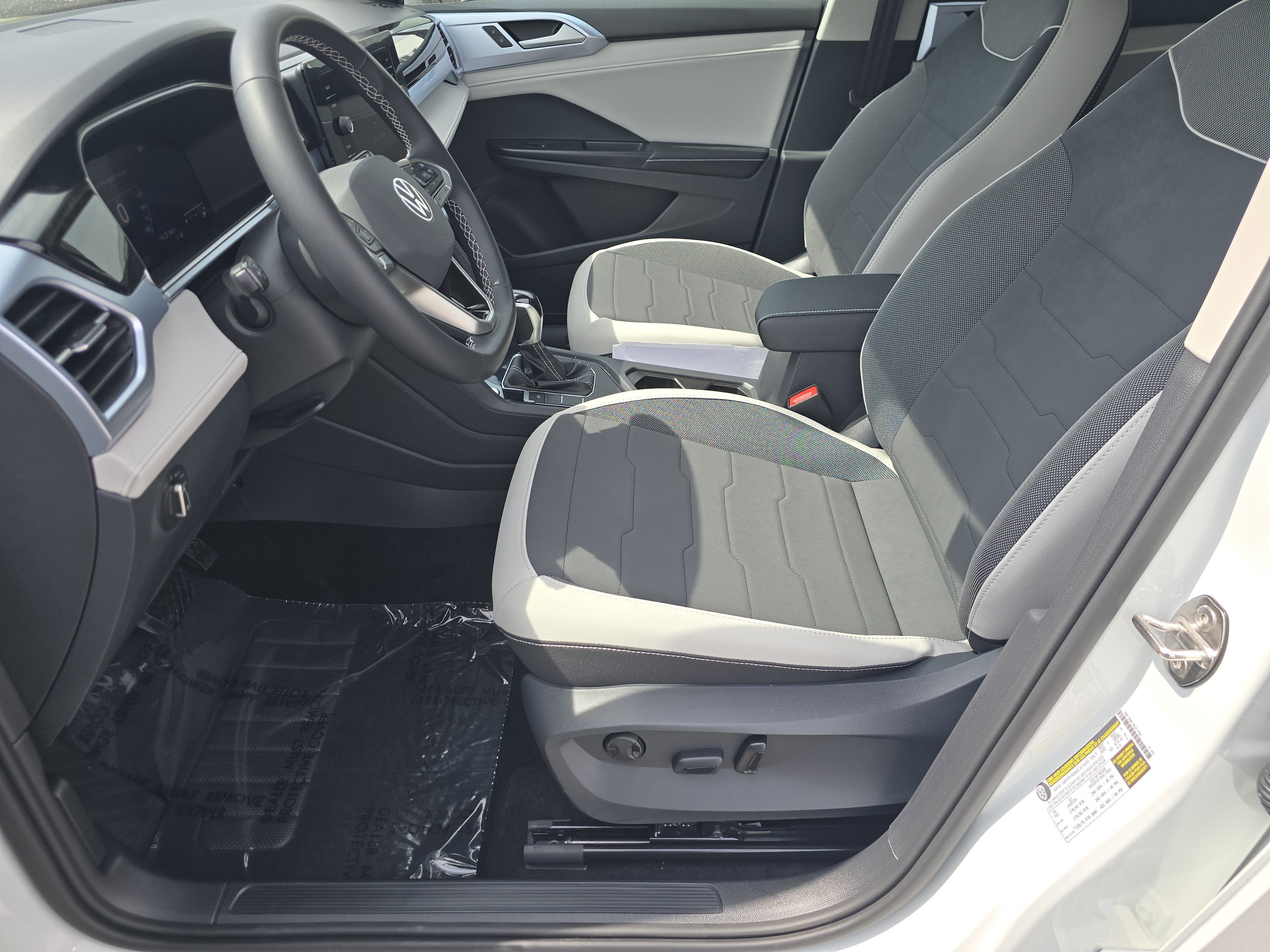 New 2026 Volkswagen Taos SE image 17