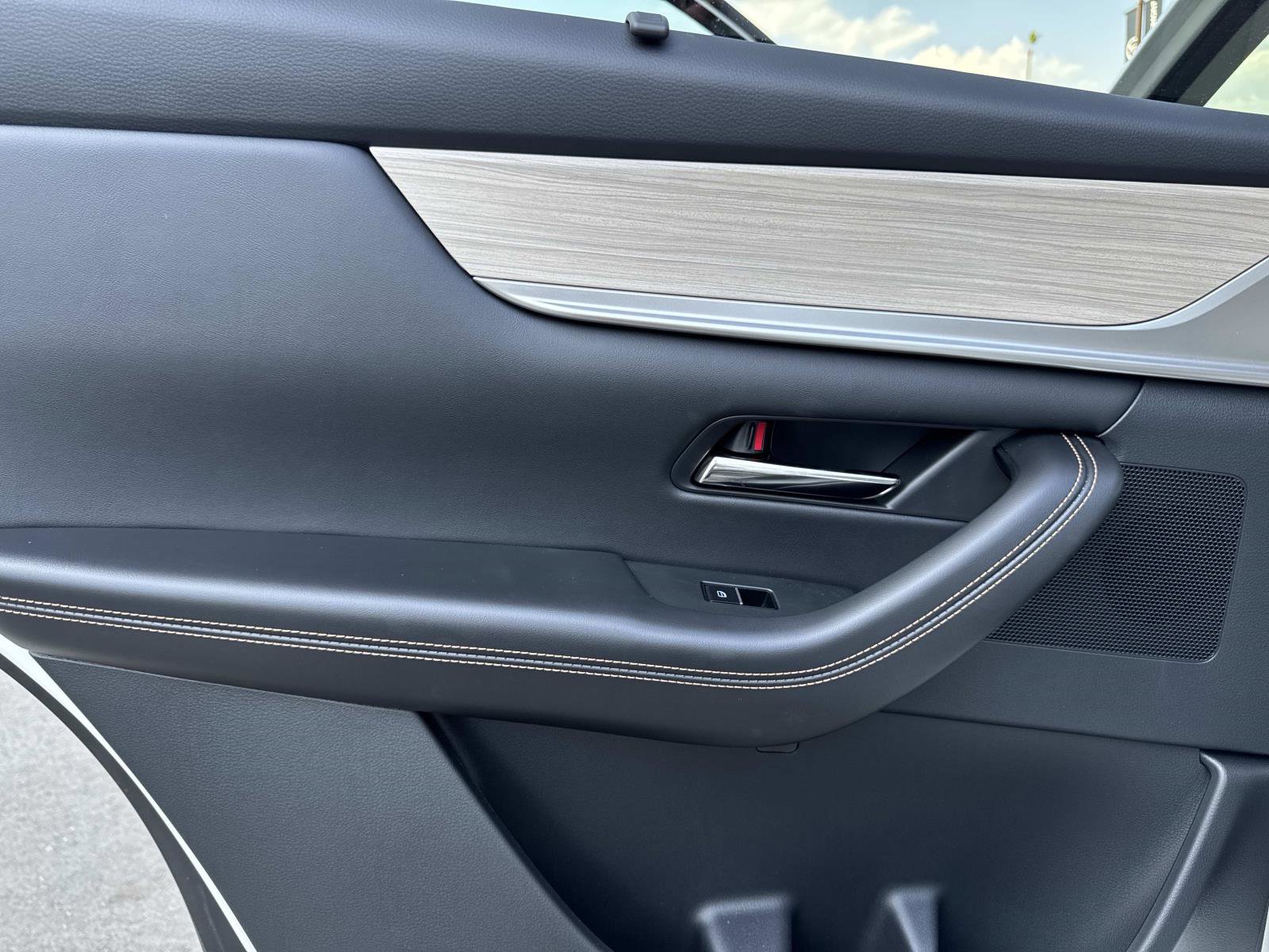 Used 2025 MAZDA CX-90 Plug-In Hybrid w/ Preferred image 9